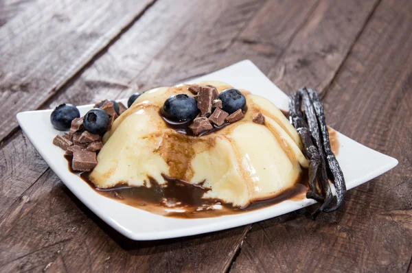 Homemade Vanilla Pudding with Blueberries — Stock Photo, Image