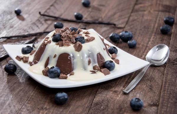 Pudding with Sauce and Blueberries — Stock Photo, Image