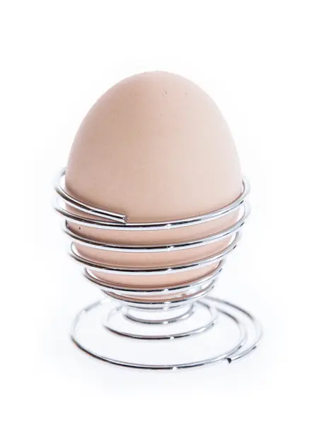 Jajko gotowane na białym tle — Zdjęcie stockowe