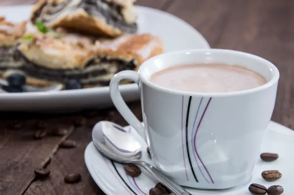 Bolo de semente de papoula com café — Fotografia de Stock