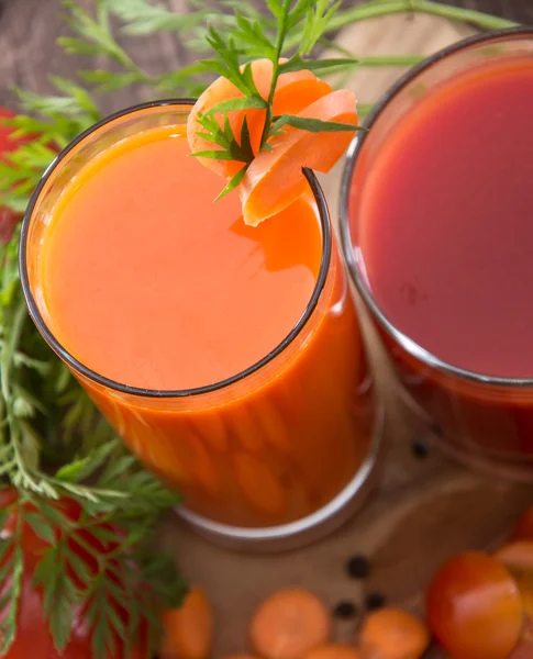 Karotten- und Tomatensaft — Stockfoto