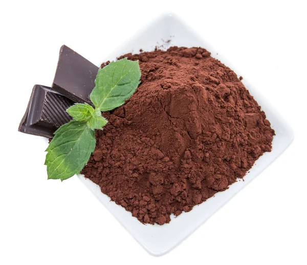 Cacao met chocoladestukjes op wit — Stockfoto