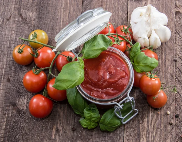 Cam domates sos ile — Stok fotoğraf