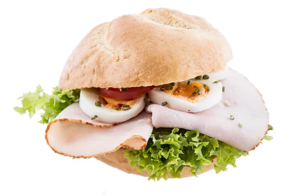 Курячий бутерброд ізольований на білому — стокове фото