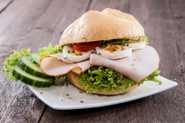 Sandwich de pollo recién hecho — Foto de Stock