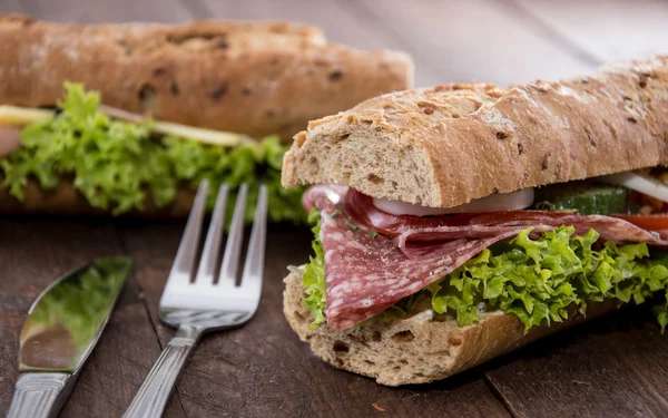 Sándwich de salami — Foto de Stock