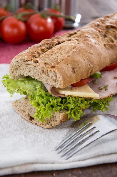 Sandwich dengan ham dan keju — Stok Foto