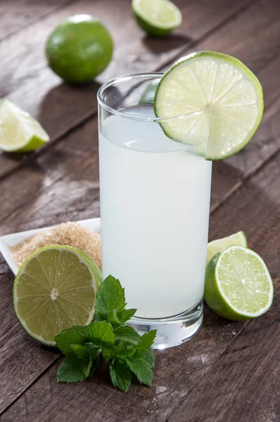 Taze limon suyu — Stok fotoğraf