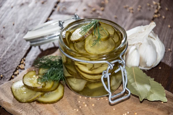 Augurken in een glas — Stockfoto