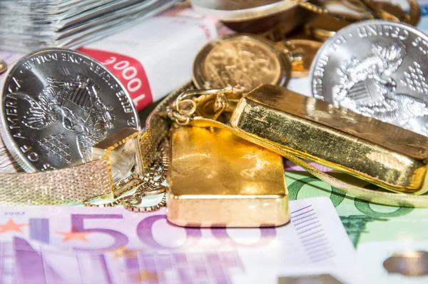 Euro Bills, Gold and Silver — Stock Photo, Image