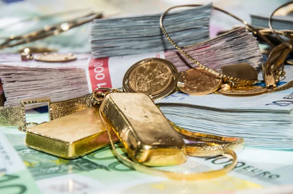 Euro Bills and Gold — Stock Photo, Image