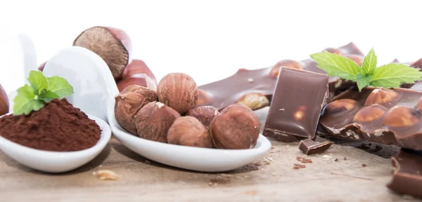 Cioccolato alla nocciola isolato su bianco — Foto Stock