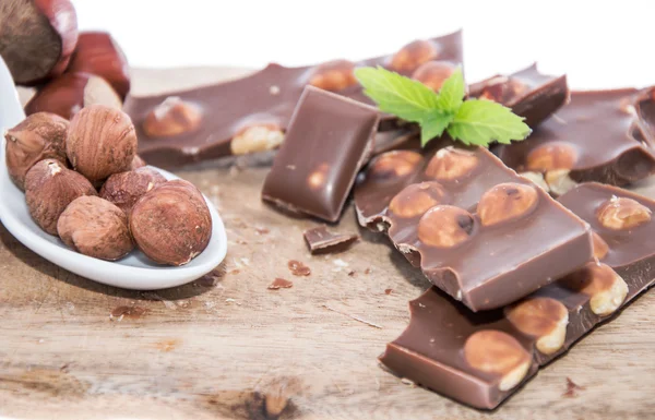 Hasselnöt choklad isolerad på vit — Stockfoto
