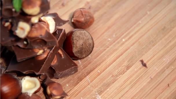 Cioccolato di nocciole impilato e rotante — Video Stock