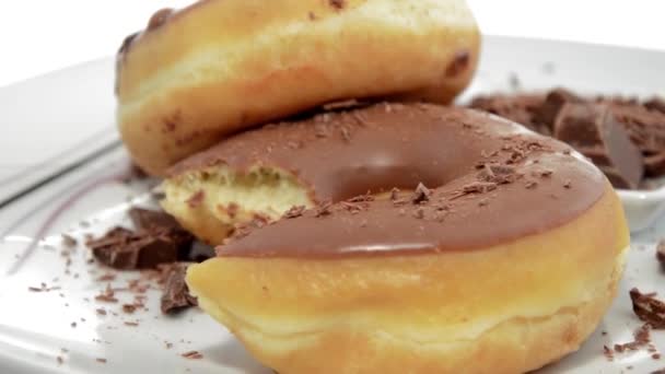 Donuts de chocolate virando — Vídeo de Stock