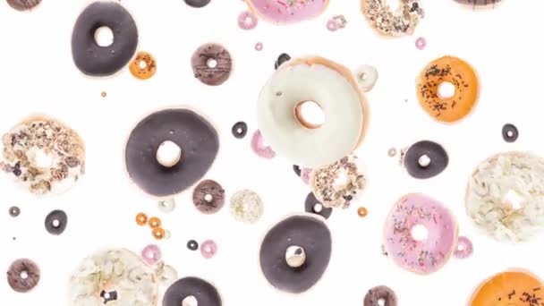 Donuts caindo no fundo branco, termina verde — Vídeo de Stock