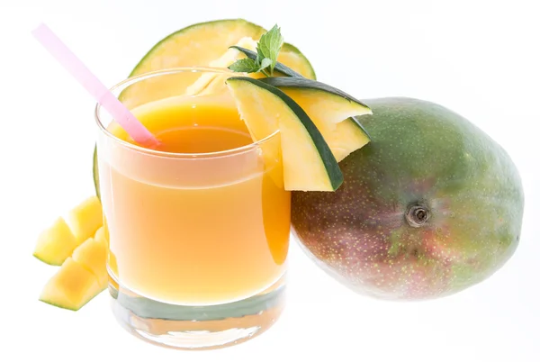 Geïsoleerde mango sap — Stockfoto