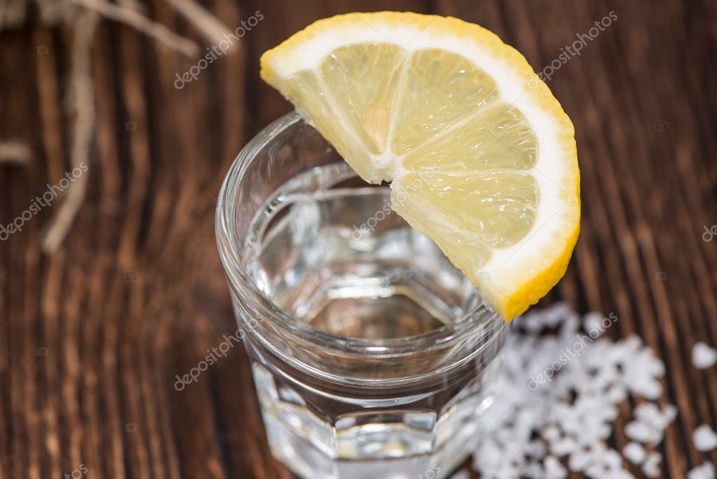 Tequila Argento Con Limone E Sale Foto Stock Foto Immagini C Handmadepicture 23391888 Depositphotos