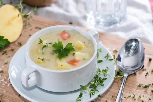 Készült friss burgonya leves — Stock Fotó