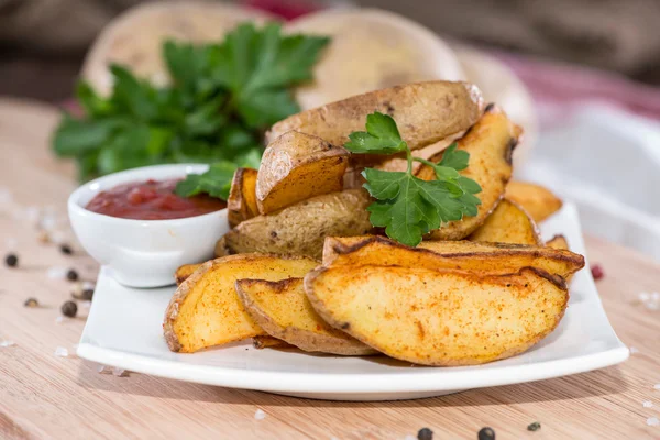 Potato Wedges with Parsley and Sauce — Stock Photo, Image