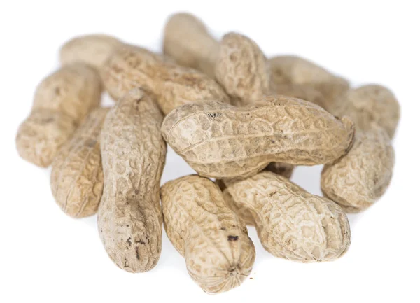 Cacahuetes aislados en blanco — Foto de Stock