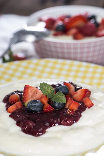 Самодельная Semolina Pudding — стоковое фото