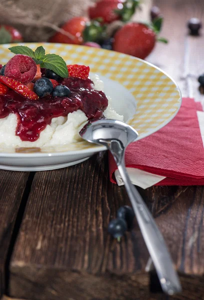 Rice Pudding topped with fresh fruits — Stock Photo, Image