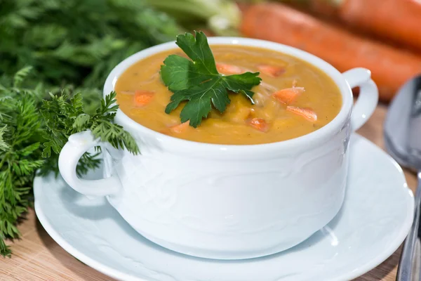 Frisch zubereitete Karottensuppe — Stockfoto