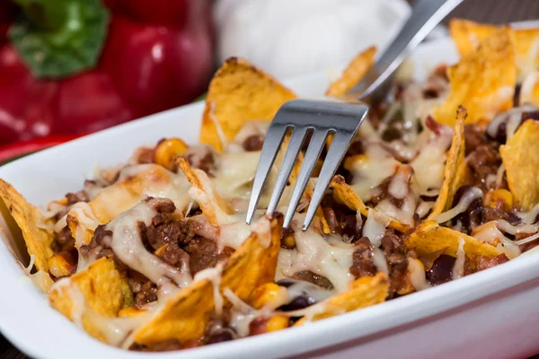 Nacho gratin met chili con carne — Stockfoto