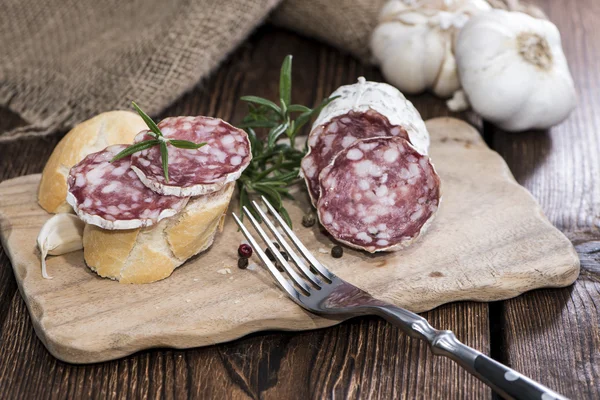 Salami en rodajas — Foto de Stock