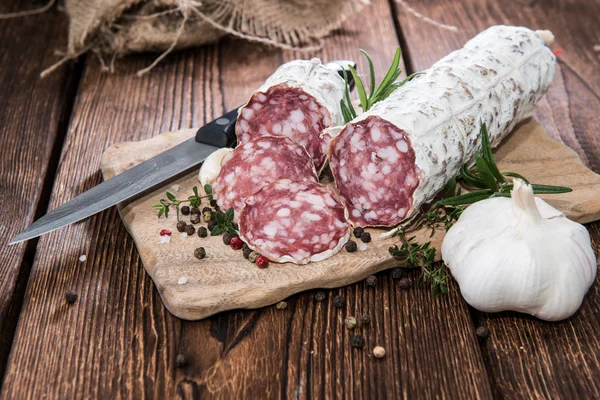 Porción de rebanadas de salami — Foto de Stock