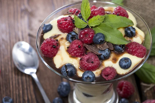 Vanilla Pudding with Berries — Stock Photo, Image