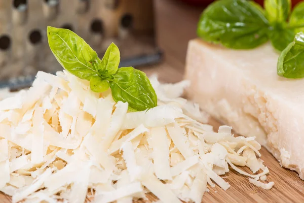 Portion de fromage parmesan — Photo