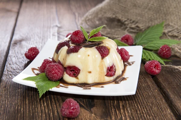 Raspberry Vanilla Pudding — Stock Photo, Image