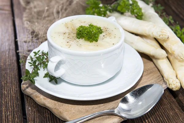 Zuppa di asparagi freschi fatti in casa — Foto Stock
