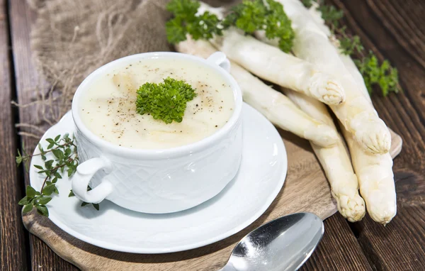 Ciotola con zuppa di asparagi — Foto Stock