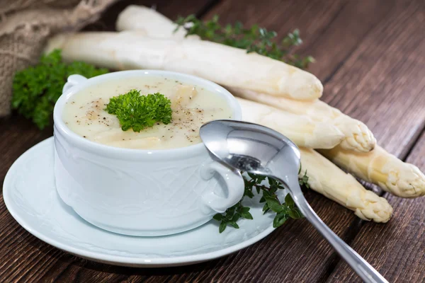 Ciotola con zuppa di asparagi — Foto Stock