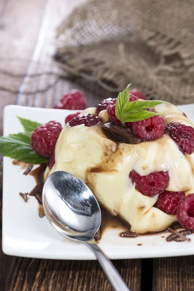 Raspberry Vanilla Pudding — Stock Photo, Image