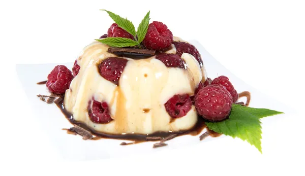 Raspberry Pudding isolated on white — Stock Photo, Image