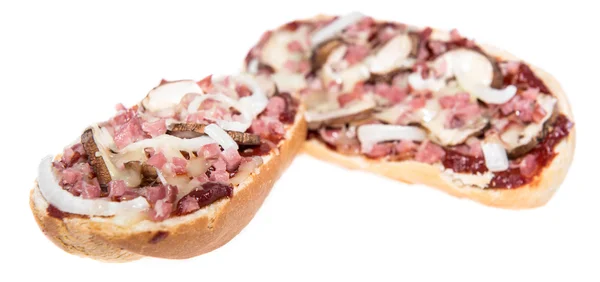 Pizza Baguette mit Schinken auf Weiß — Stockfoto