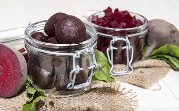 Beetrot on wooden background — Stock Photo, Image