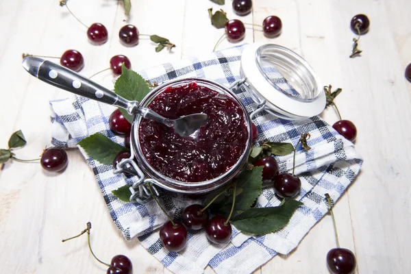 Část domácí třešňový džem — Stock fotografie