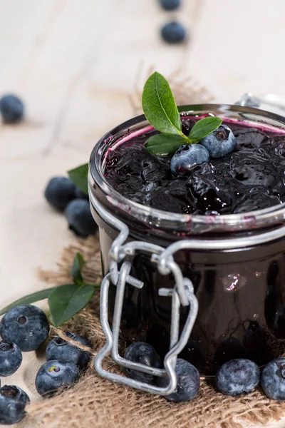 Glas mit Blaubeermarmelade — Stockfoto