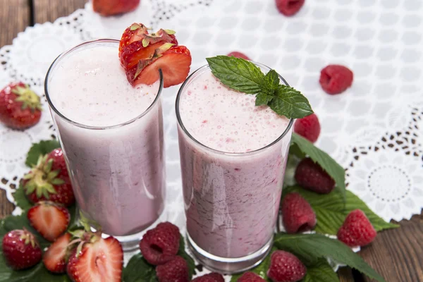 Raspberry dan Strawberry Milkshake — Stok Foto