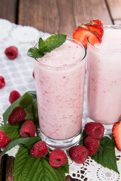 Hallon och strawberry milkshake — Stockfoto