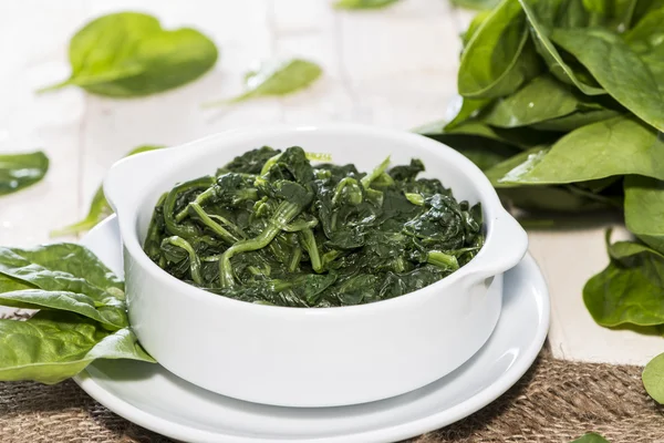 Cuenco con espinacas cocidas — Foto de Stock