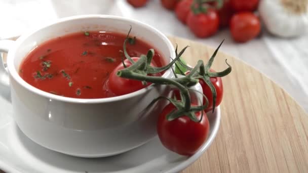 Domácí tomatová polévka — Stock video