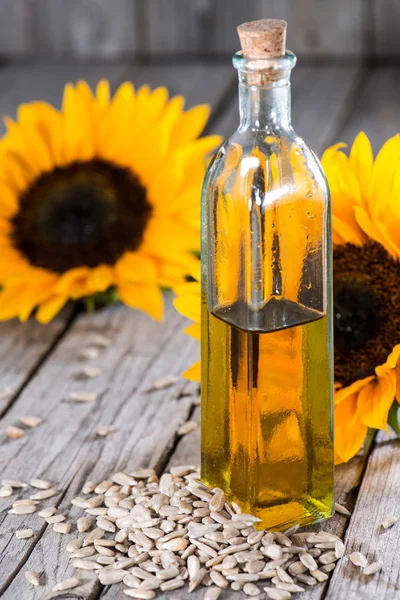 Świeży olej słonecznikowy — Zdjęcie stockowe