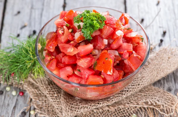 Частично томатный салат — стоковое фото