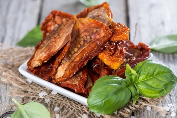 Gedeelte van gedroogde tomaten — Stockfoto